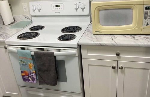 Regional District of Nanaimo House | Welcome to the RetreatnA legal 2 bed 1 bath private walk in suite.