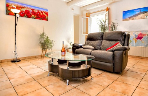 Crillon-le-Brave House | Welcome to this exceptional stone house with pool.