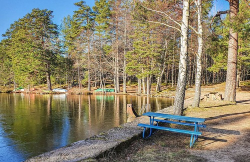 Stavsjo House | Welcome to this charming cottage on the lake!
