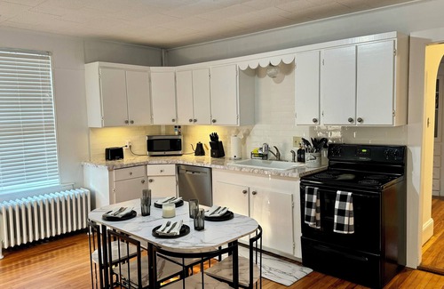 Manchester Apartment | Welcome to Walnut Oasis, a historic apartment home located in the North End!