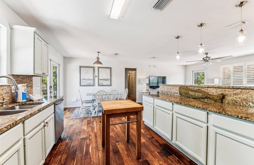 St. George Island House | Welcome to Wine Down!