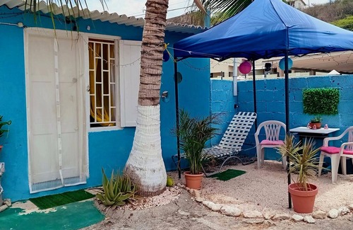 Colon Apartment | Welcome to your perfect getaway, This warm cozy apartment feels like home 🏝