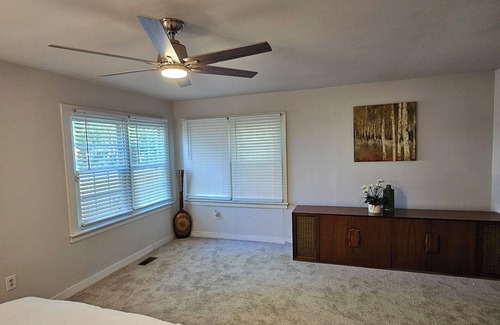 Mosby House | Welcome to Your Tranquil Retreat in Northside.