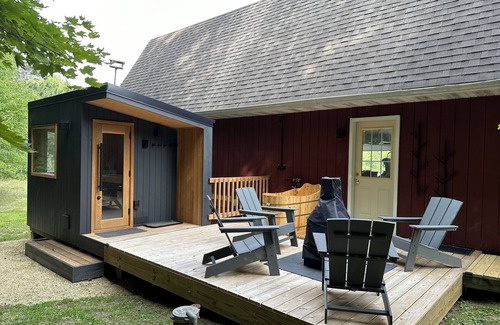 Sand Creek House | Welcome to ZenFrieda. Escape to the country and enjoy our sauna/cold tub area!