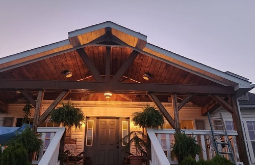 West Leisenring House | Welcoming 3-bedroom house in Vanderbilt with an amazing view!