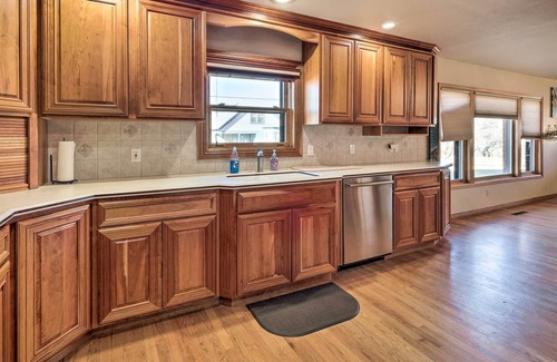 Canon City House | Welcoming Cañon City Abode - Walk to River!