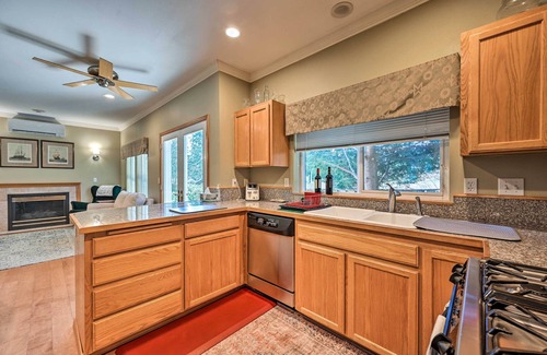 Edmonds House | Welcoming Edmonds Vacation Rental w/Fireplace!