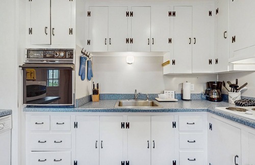 Edgartown House | Welcoming island cottage with patio & enclosed yard - close to town & beaches