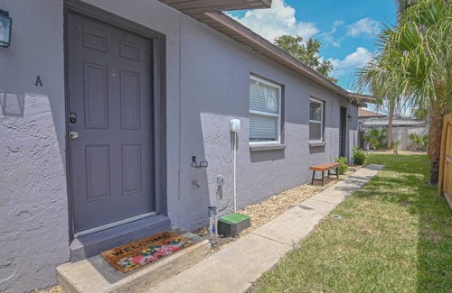 North Hyde Park House | Welcoming The Bayside Retreat Tampa Unit A - 2 bedrooms 1 bathroom