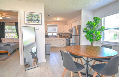 North Hyde Park House | Welcoming The Bayside Retreat Tampa Unit B - 2 bedrooms 1 bathroom