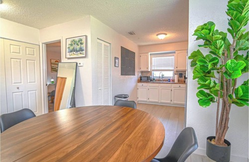 North Hyde Park House | Welcoming The Bayside Retreat Tampa Unit B - 2 bedrooms 1 bathroom
