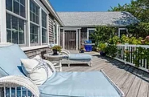 Madaket House | Well appointed Madaket house near beaches
