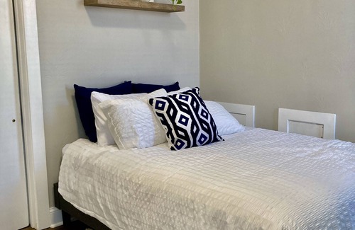 Bethlehem Apartment | Well Decorated Apartment in Historic Bethlehem - 2 Night Min