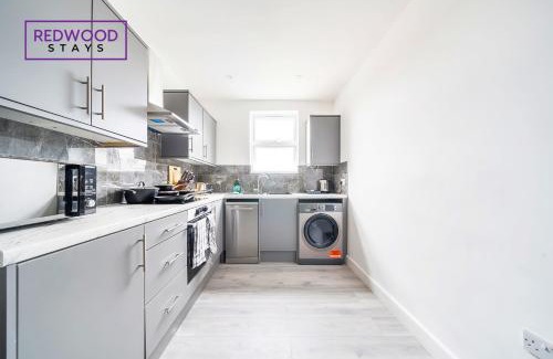 Rushmoor District Apartment | Well-Equipped Serviced Apartments in Aldershot Town Centre, Free WiFi By Redwood Stays