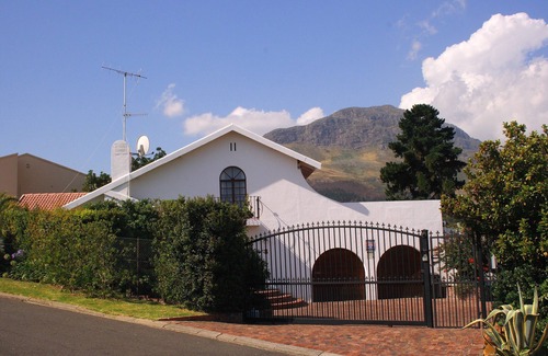 Somerset West Villa | Well furnished villa with pool, fantastic view of False Bay and Helderberg