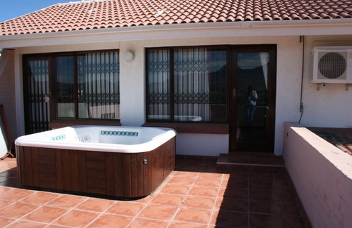 Somerset West Villa | Well furnished villa with pool, fantastic view of False Bay and Helderberg