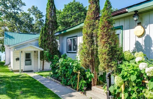 Wellington House | Wellington Lake House on Waterfront