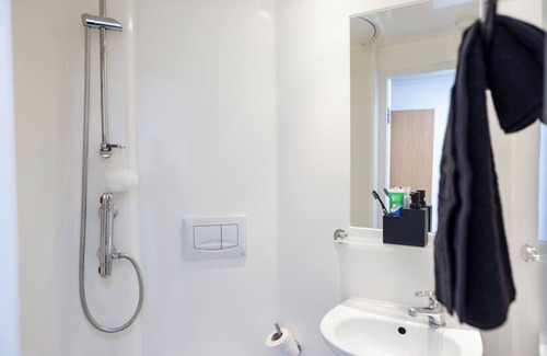 Luton Hotel | Wenlock Court