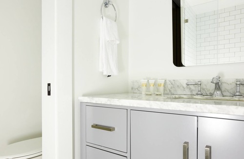 Historic District - North Apartment | West Congress