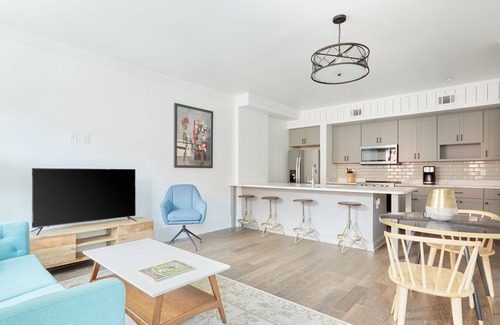 Historic District - North Apartment | West Congress