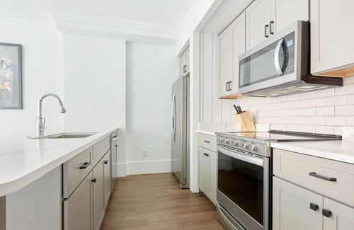 Historic District - North Apartment | West Congress