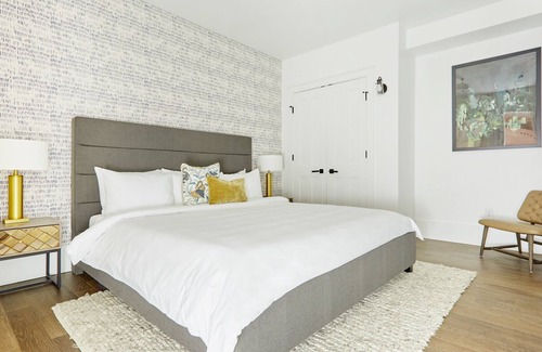 Historic District - North Apartment | West Congress