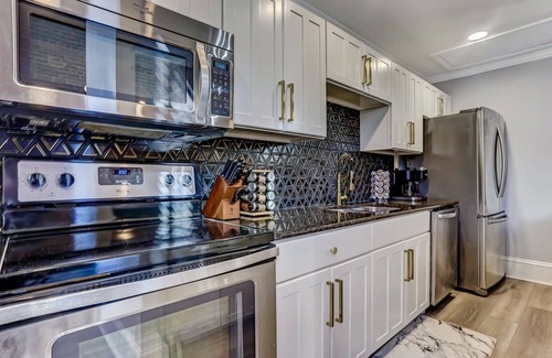 Historic District - North Apartment | West End Loft - Downtown 5 min Walk to River St