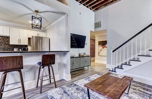 Historic District - North Apartment | West End Loft - Downtown 5 min Walk to River St
