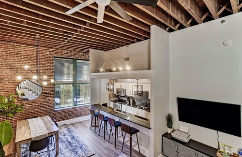 Historic District - North Apartment | West End Loft - Downtown 5 min Walk to River St