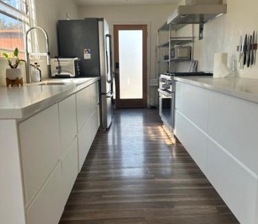 Sawtelle House | West LA Gem Comfort and Convenience