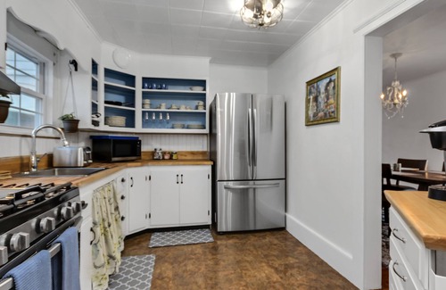 Esopus Cottage | West Park/Esopus Victorian - 2 King and 1 Queen Bed