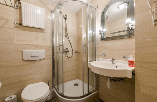 Wlochy Apartment | West Room & Restaurant