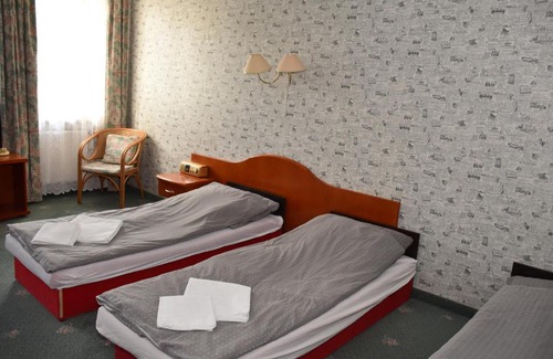 Wlochy Apartment | West Room & Restaurant