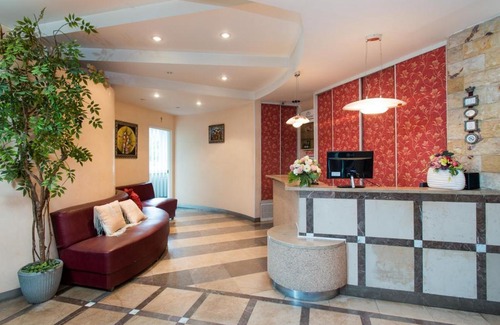 Wlochy Apartment | West Room & Restaurant