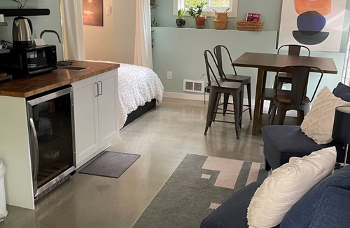 North Delridge Apartment | West Seattle Hideaway, 5 min from downtown/stadiums