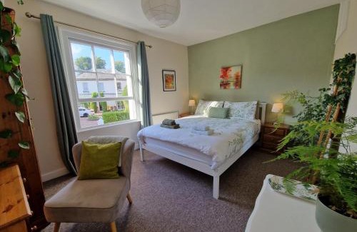 Wimborne Apartment | West Street Views #2 - Prime Location & Home office