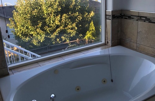 Regional District of Nanaimo House | Westcoast Wonder.Everything you need for your home away from home!
