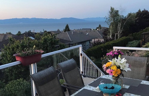 Regional District of Nanaimo House | Westcoast Wonder.Everything you need for your home away from home!