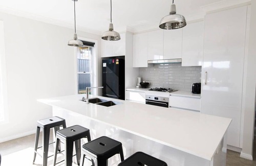 Borenore House | Westerly Drive - Brand New Home, Modern, Sleeps 8