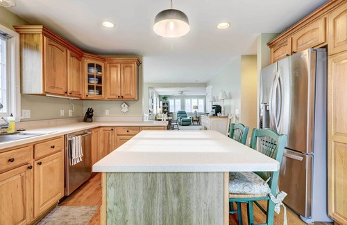 Misquamicut House | Westerly Retreat ~ 1/4 Mi to Private Beach!