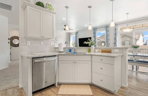 Caldwell House | Western Explorer Two Homes Sleeps 20!