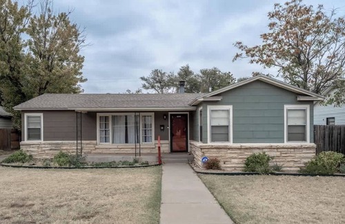 Lubbock House | Western Reunion - 2BR 1BA - Clean, Quiet, Safe