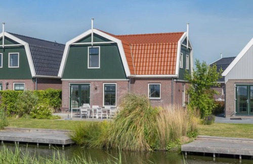 Uitdam House | Westertoren 12 by Interhome