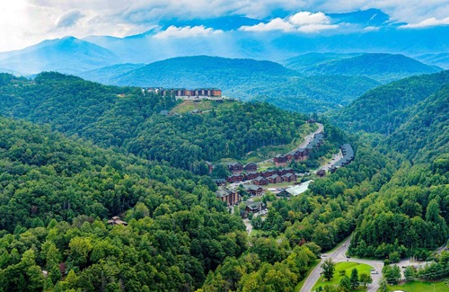 Gatlinburg Resort | Westgate Smoky Mountain Resort & Water Park 3-BR lock-off Villa