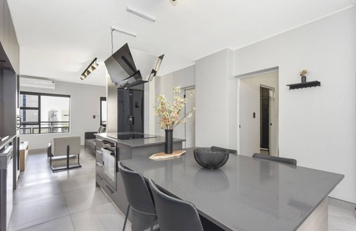 Sandown Apartment | Westpoint 64