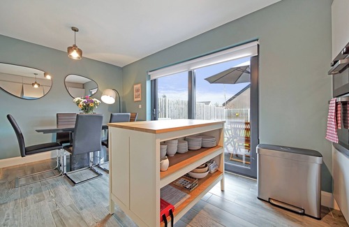 Donegal House | Westpoint - Beautiful, New & Modern, Town Location, Garden