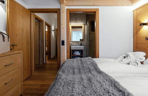 Wald am Arlberg Apartment | Westwood apartment, chalet apartment with indoor pool and sauna