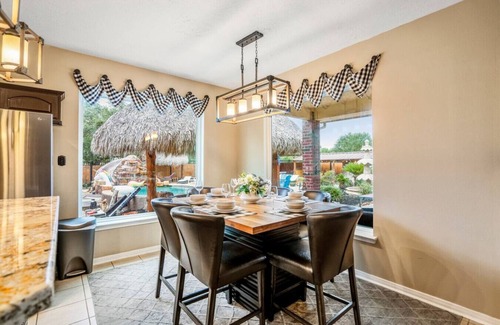 Alvin House | WF- Luxury 5BR w/Casita Pool Hot Tub Tiki Bar