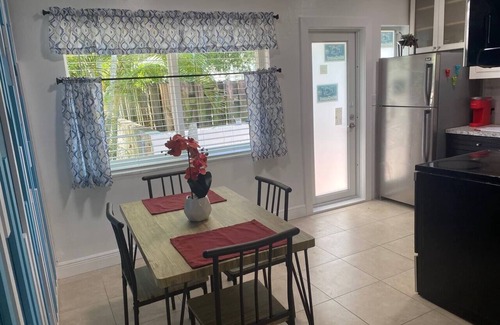 Poinsettia Heights Apartment | WFH: Real Desk & Office Chair, Redundant Wifi
