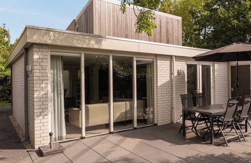 Brouwershaven Cottage | Wheelchair-friendly bungalow for 12 persons